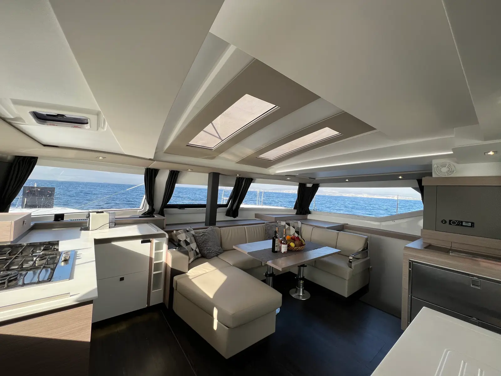 SEA ENERGY III, Interior image