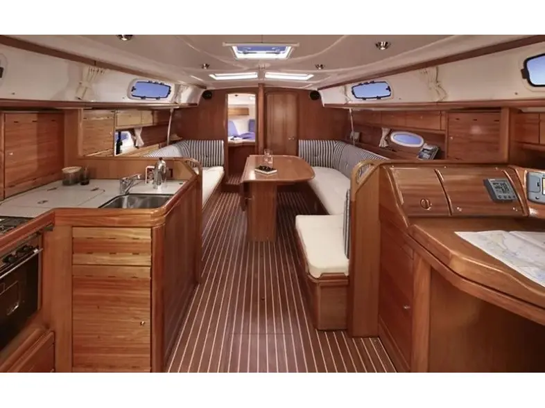 Alexandros, Interior image