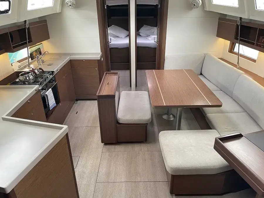 FILIRA, Interior image