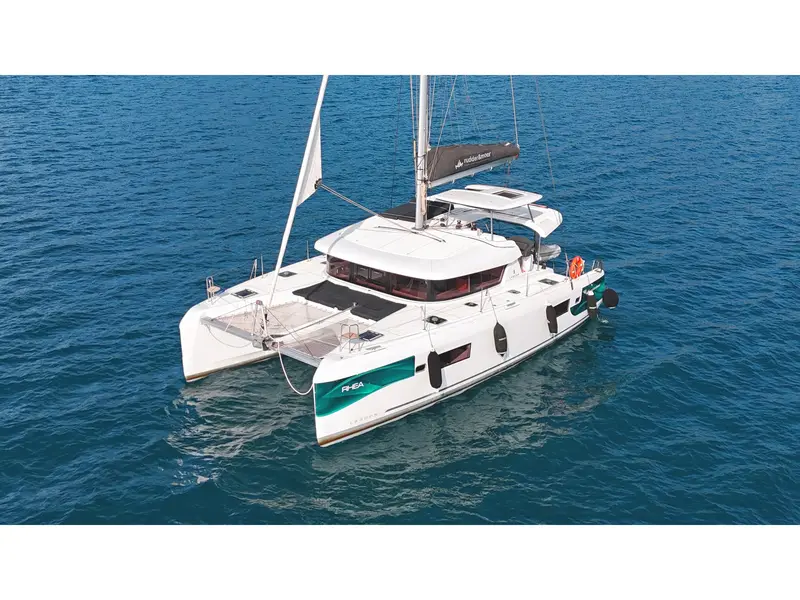 Rhea, Lagoon 42