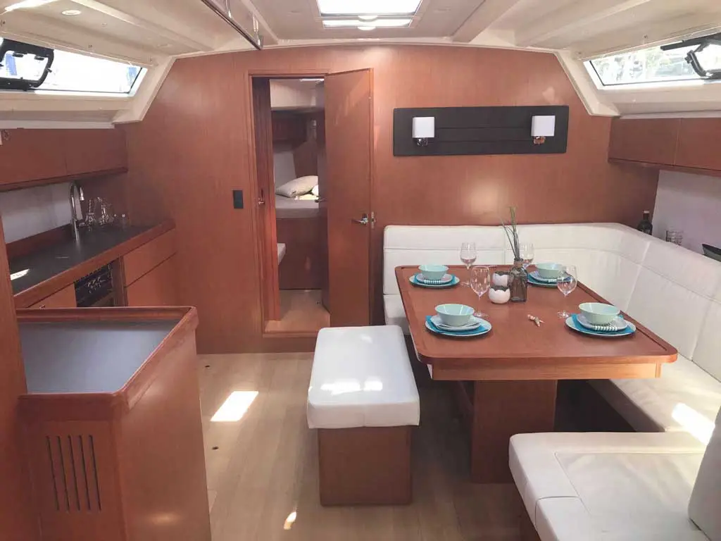 Sherdana, Interior image
