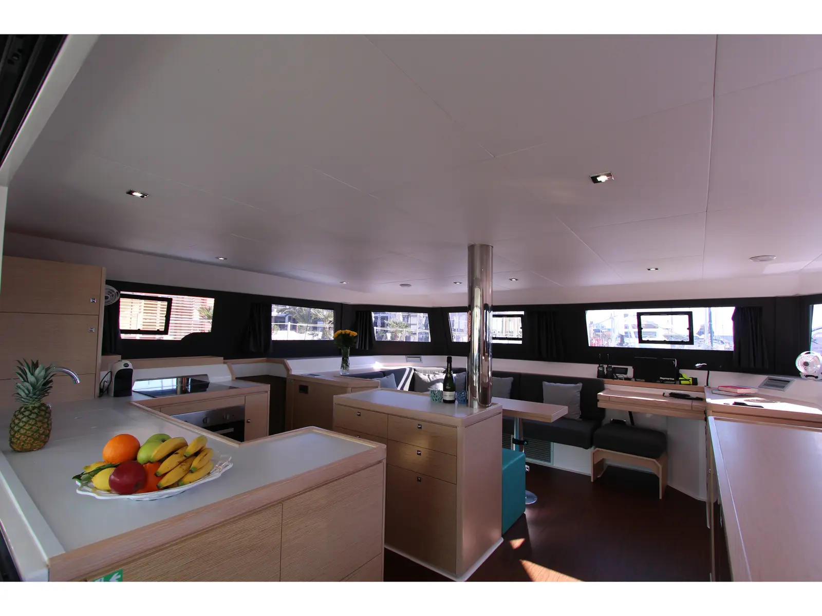 Amelie, Interior image