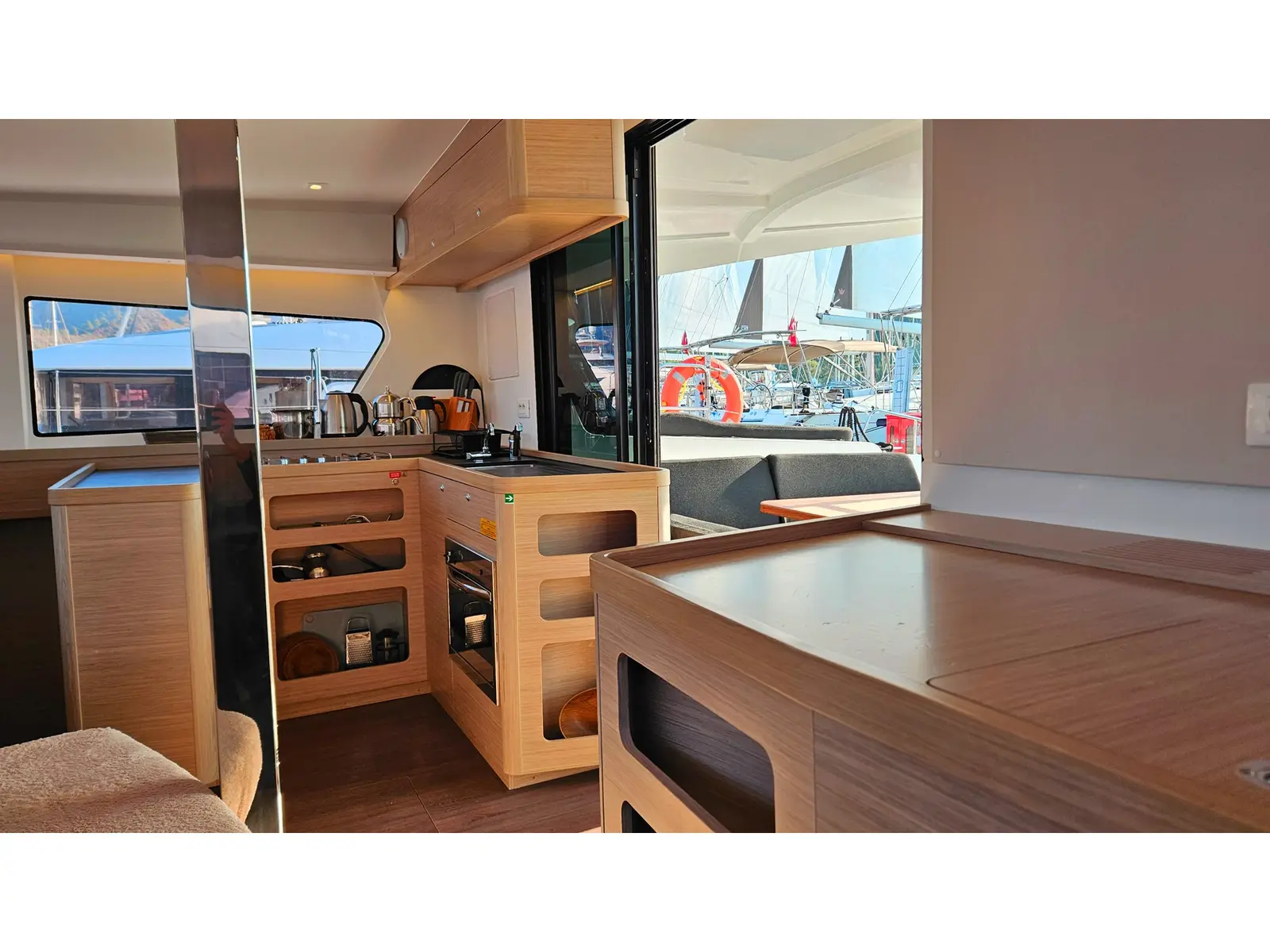 Rhea, Interior image