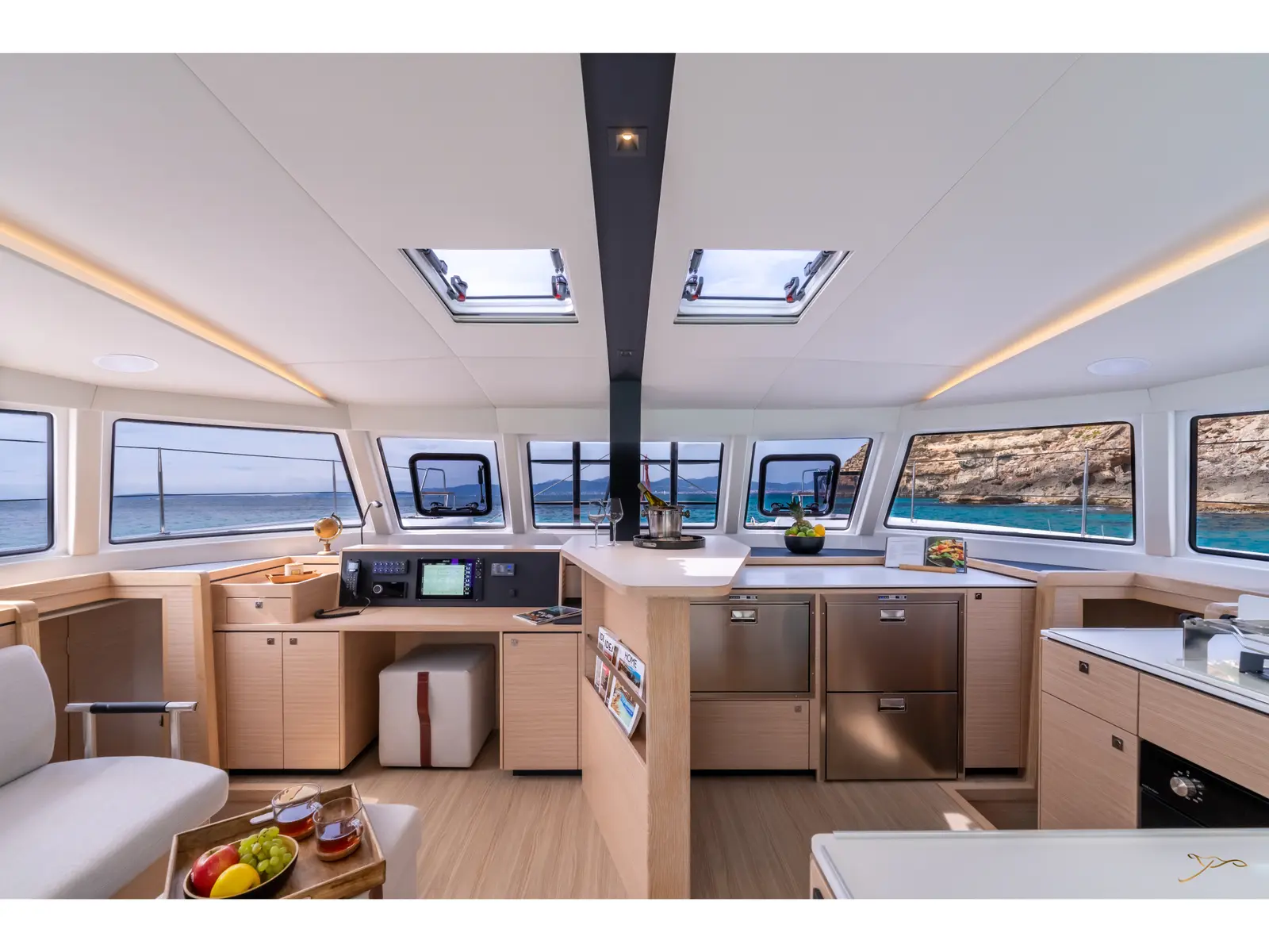 Stella, Interior image