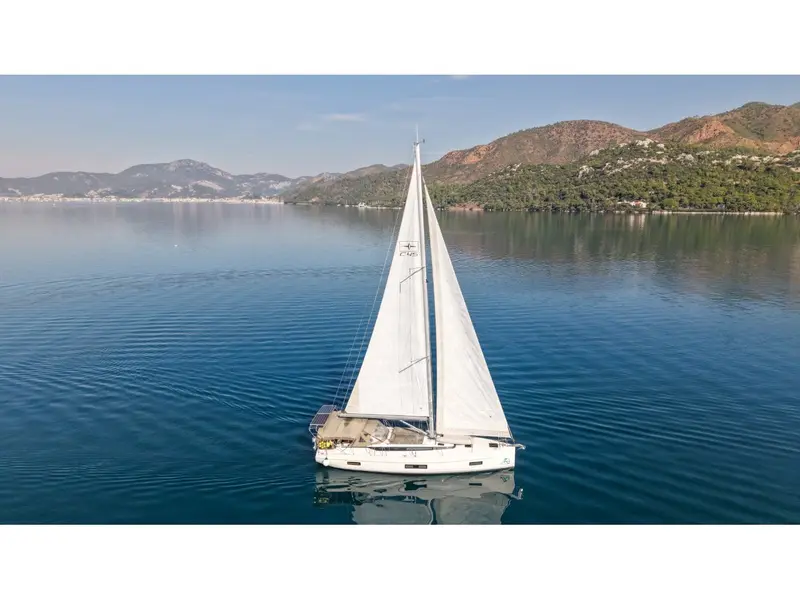 Mina 52, Bavaria C45 Style