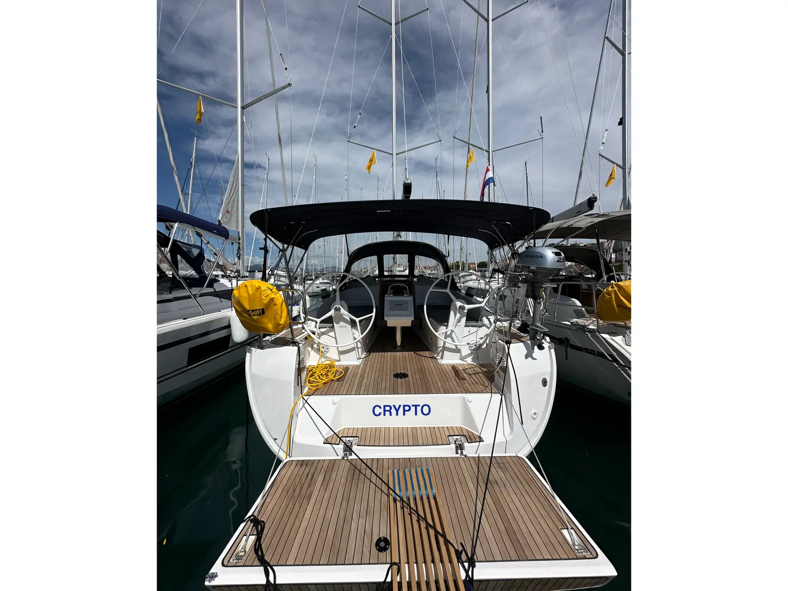 Crypto, Bavaria Cruiser 37