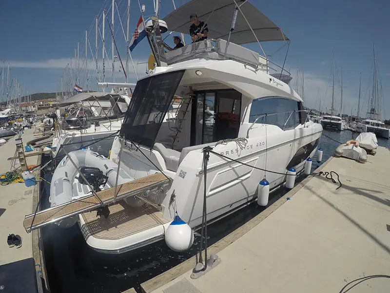 Brigadoon, Prestige 420 Fly