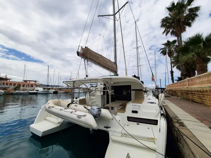 Senza Ma (A/C and Generator), Lagoon 42