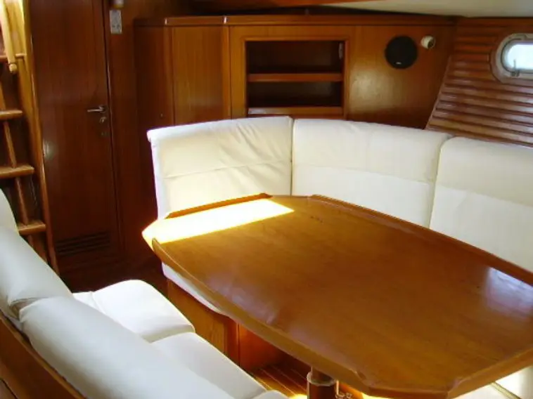 Sweet Sue II, Interior image