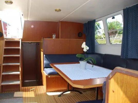 2513, Interior image