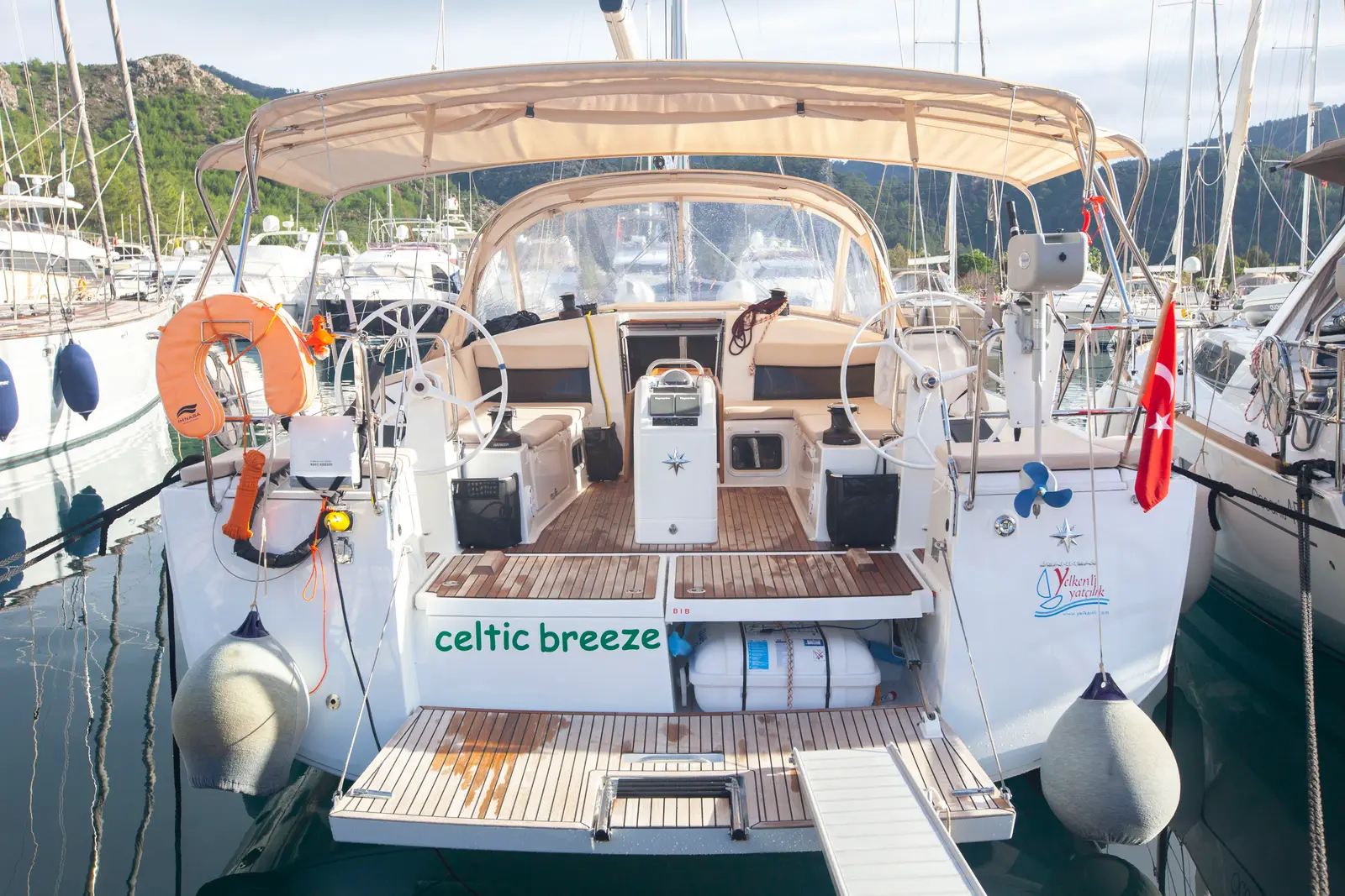 Celtic Breeze, Transom