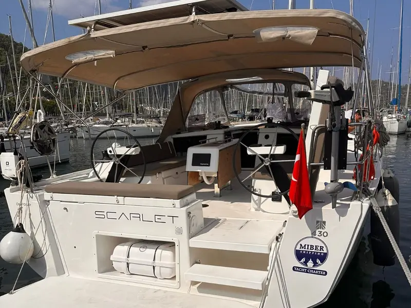 Scarlet, Dufour 430