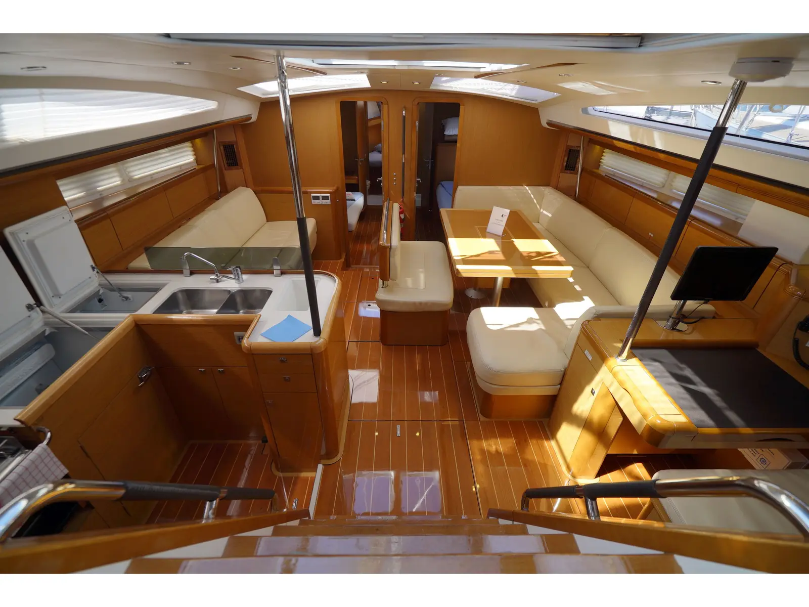 Summerdream, Interior image