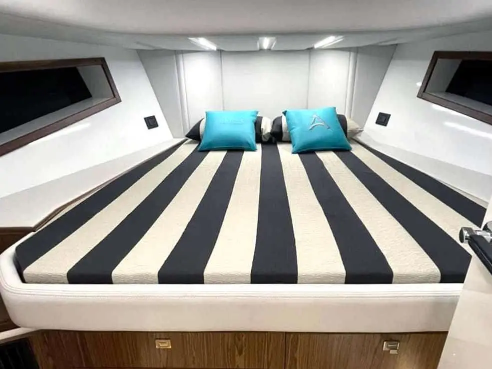 Federika III, Interior image
