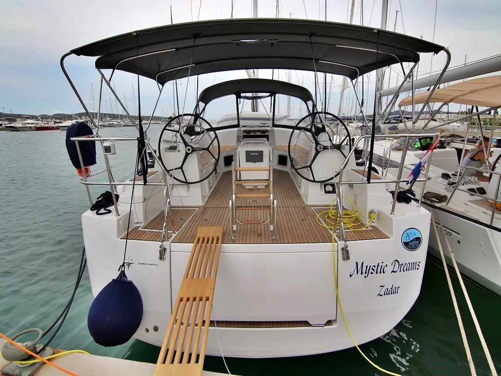 MYSTIC DREAMS, Exterior image