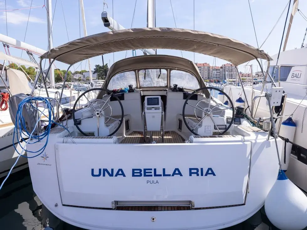 Una Bella Ria, Main image