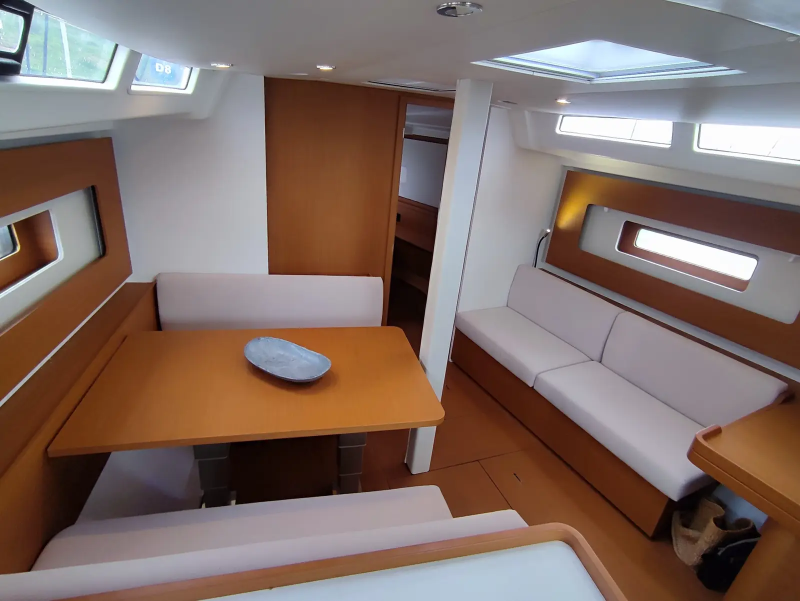 Idefix, Interior image