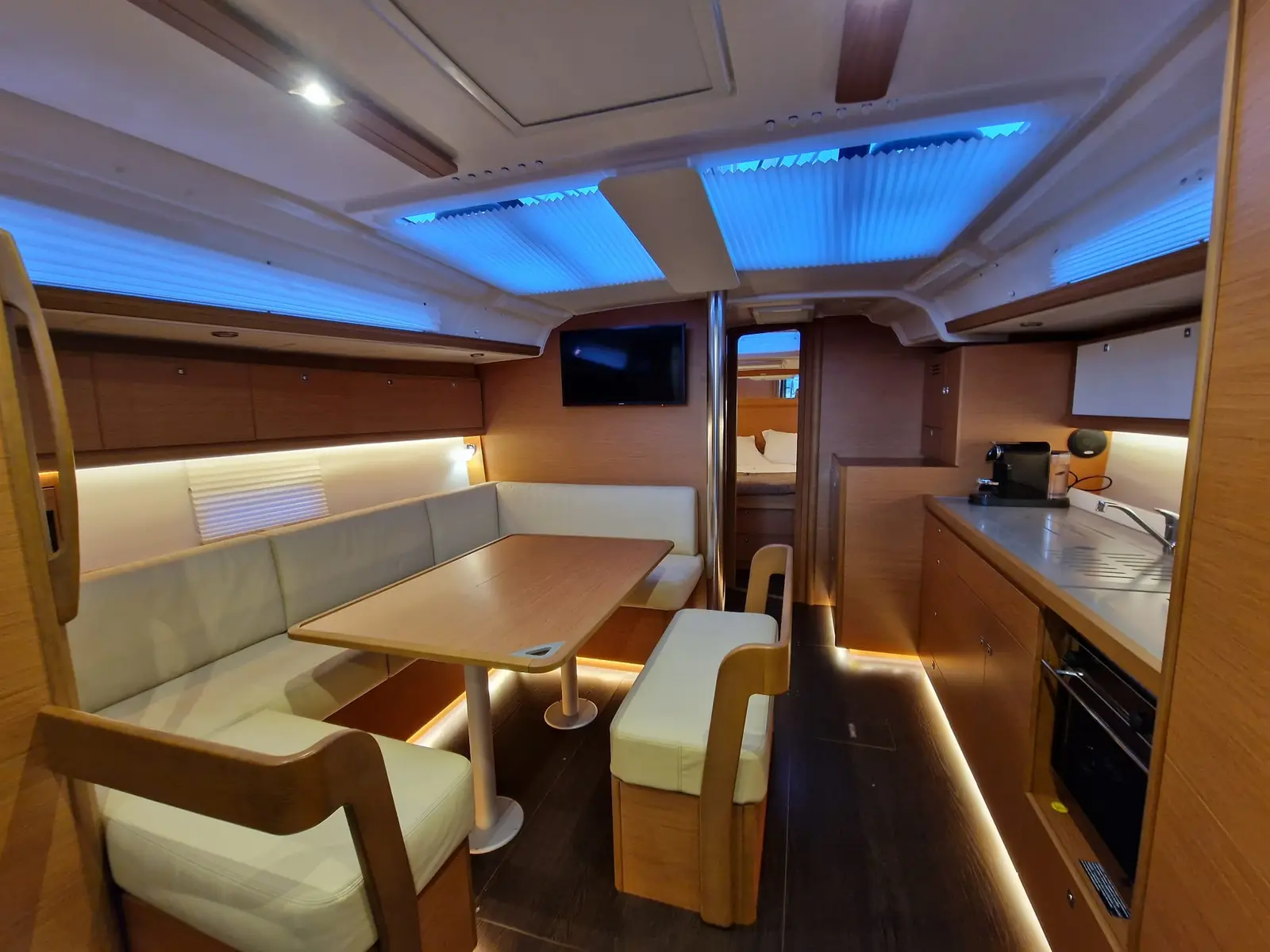 SELENE, Interior image