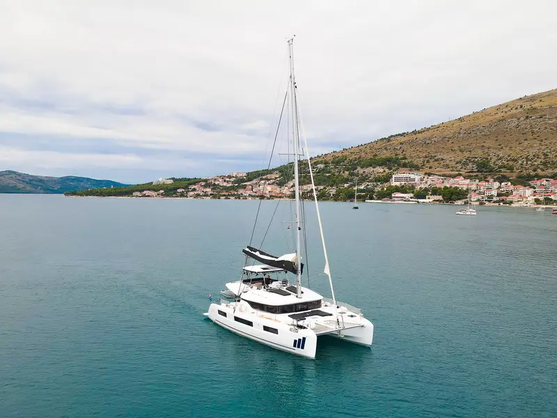 Nevera, Lagoon 51
