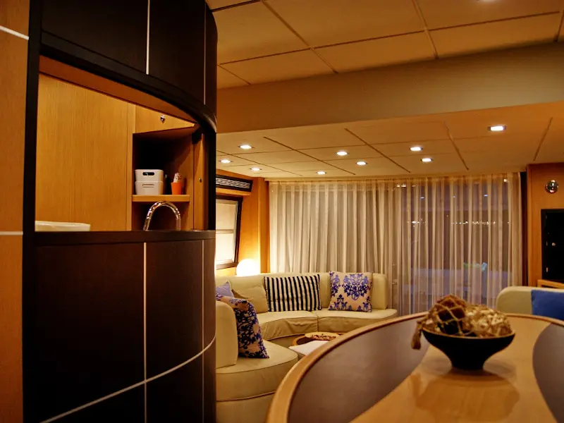 Noi Quattro, Interior image