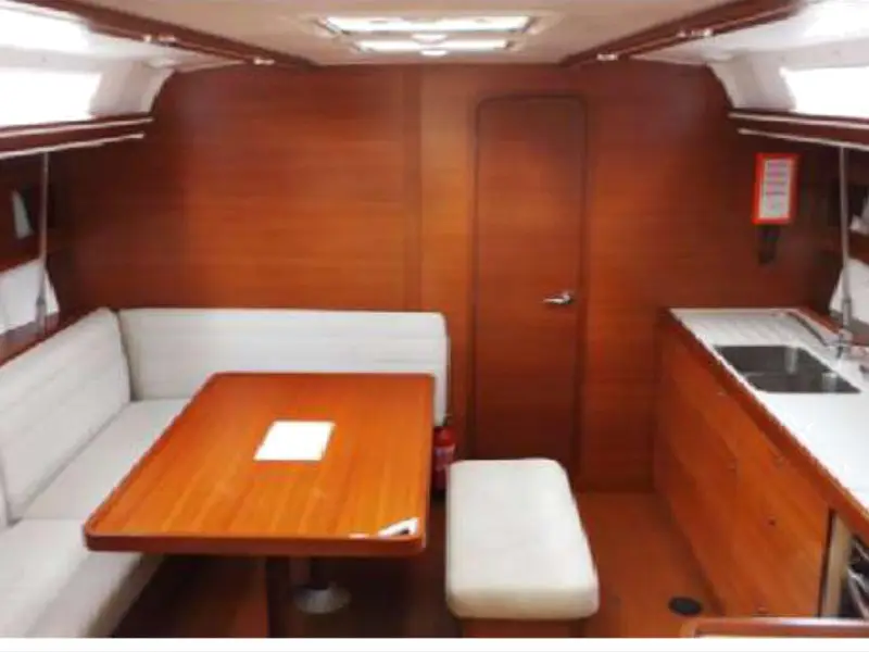 Oscar Time, Interior image
