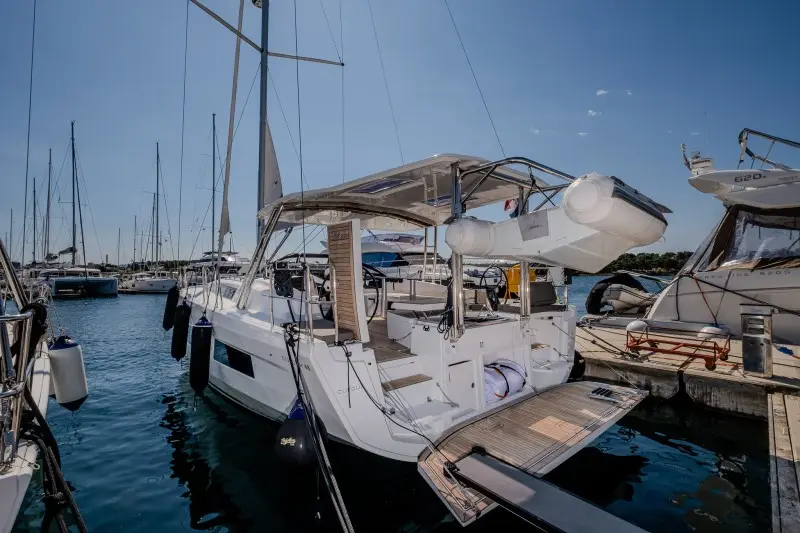 Nada, Dufour 48