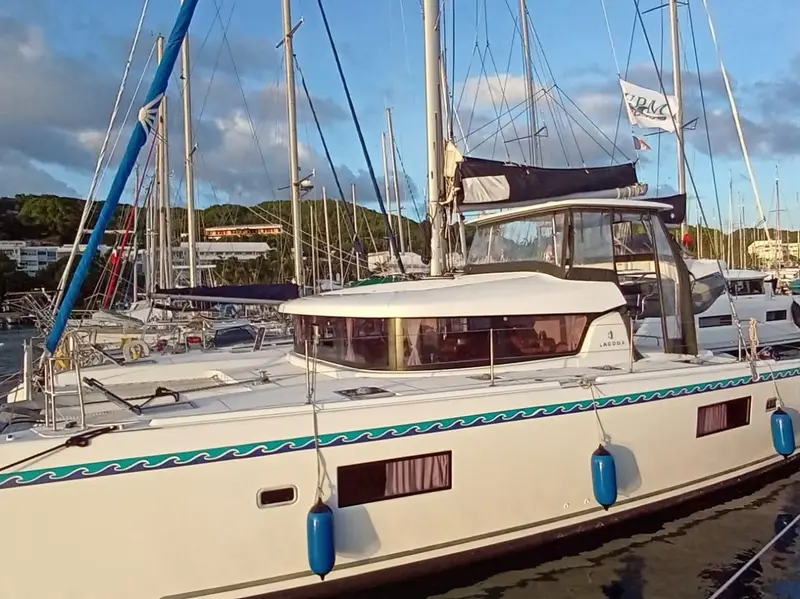 Uiara, Lagoon 42