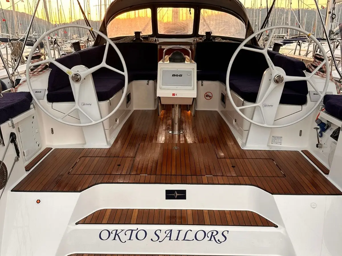 Okto Sailors, Main image