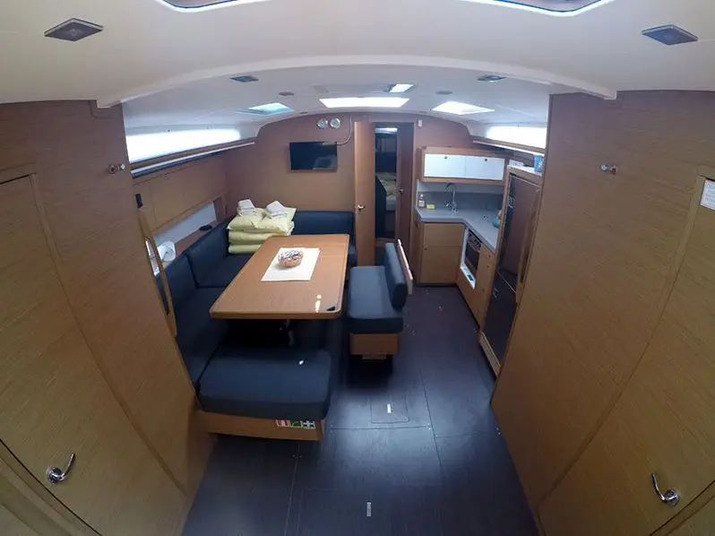 Dimitra, Interior image