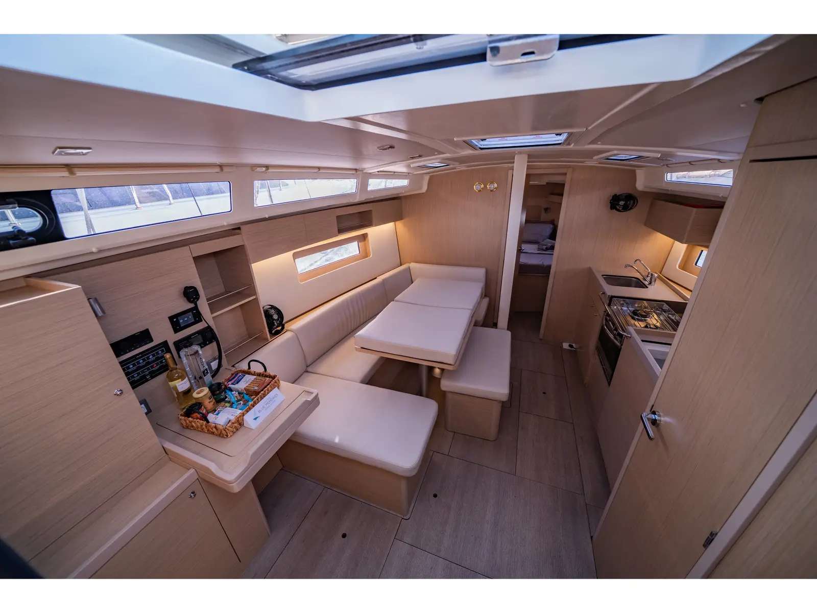 PIPERI, Interior image