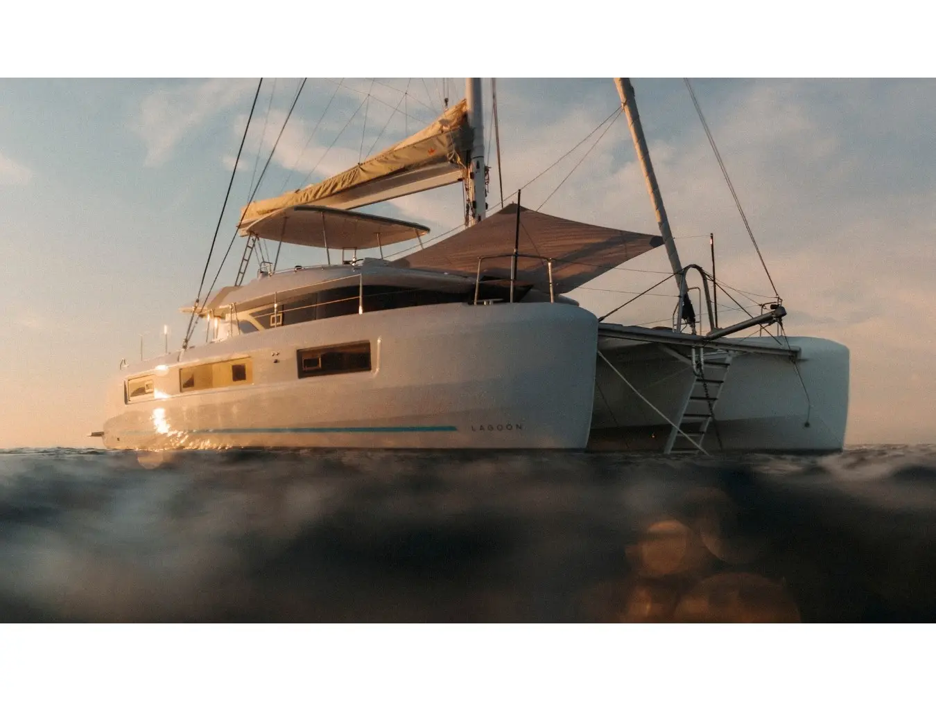 BLUE ESCAPE, Main image