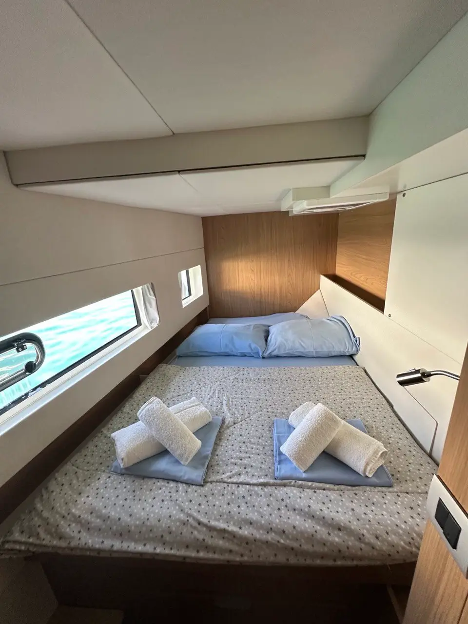 Bay Breeze V, Interior image