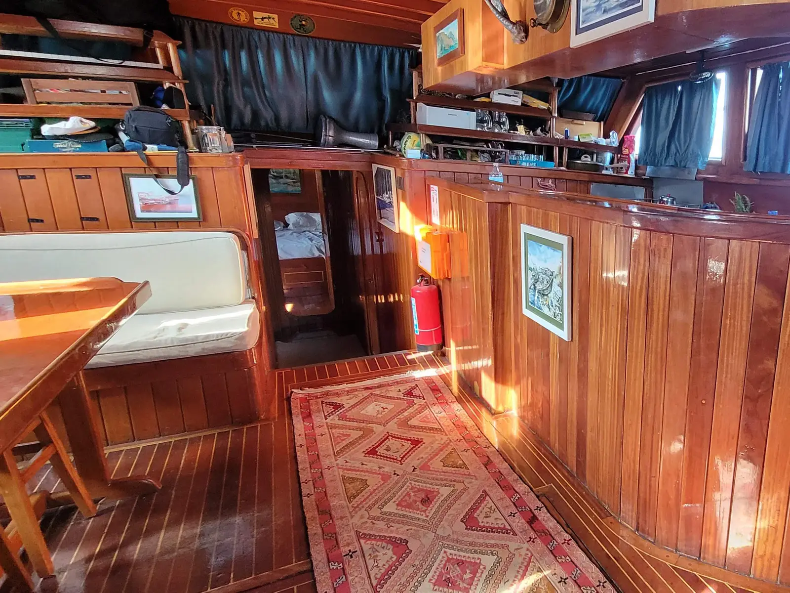 Valerie, Interior image