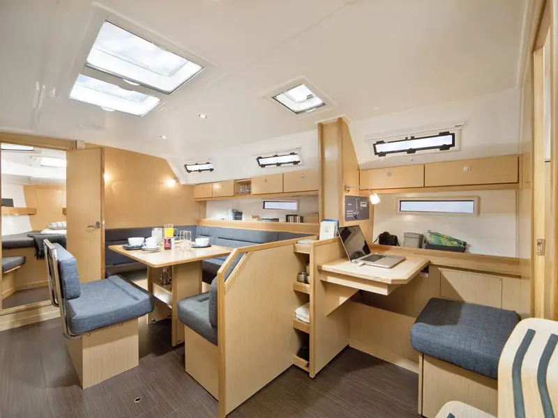 AF-B40C, Interior image