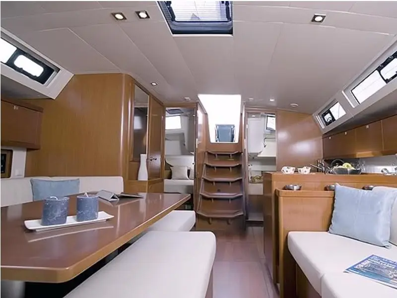 AF-O45(II), Interior image