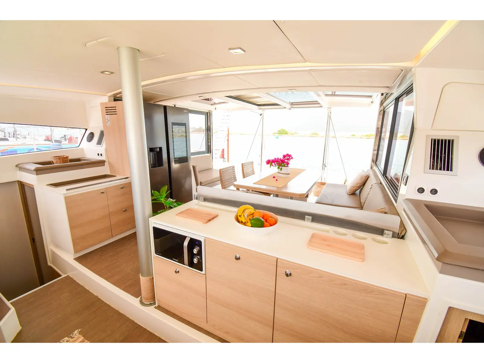 Meaban, Interior image