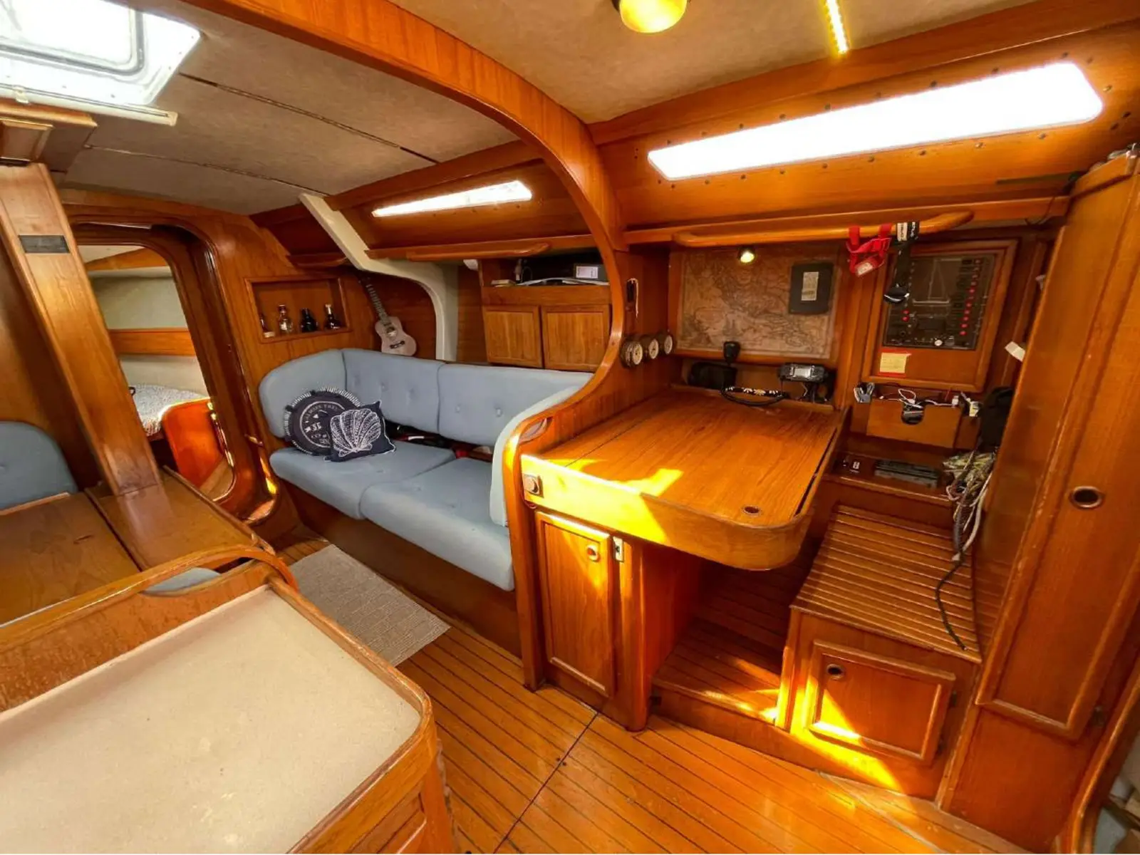 Lili Marleen, Interior image