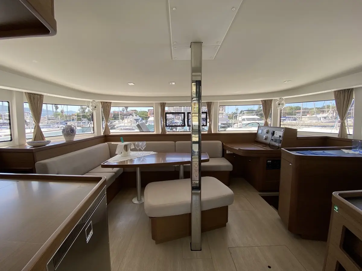 Blue Eyes, Interior image