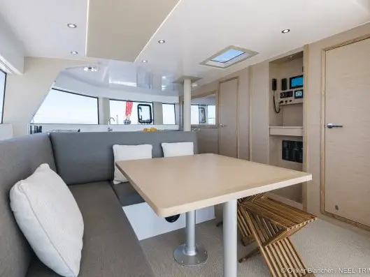 Yanel, Interior image
