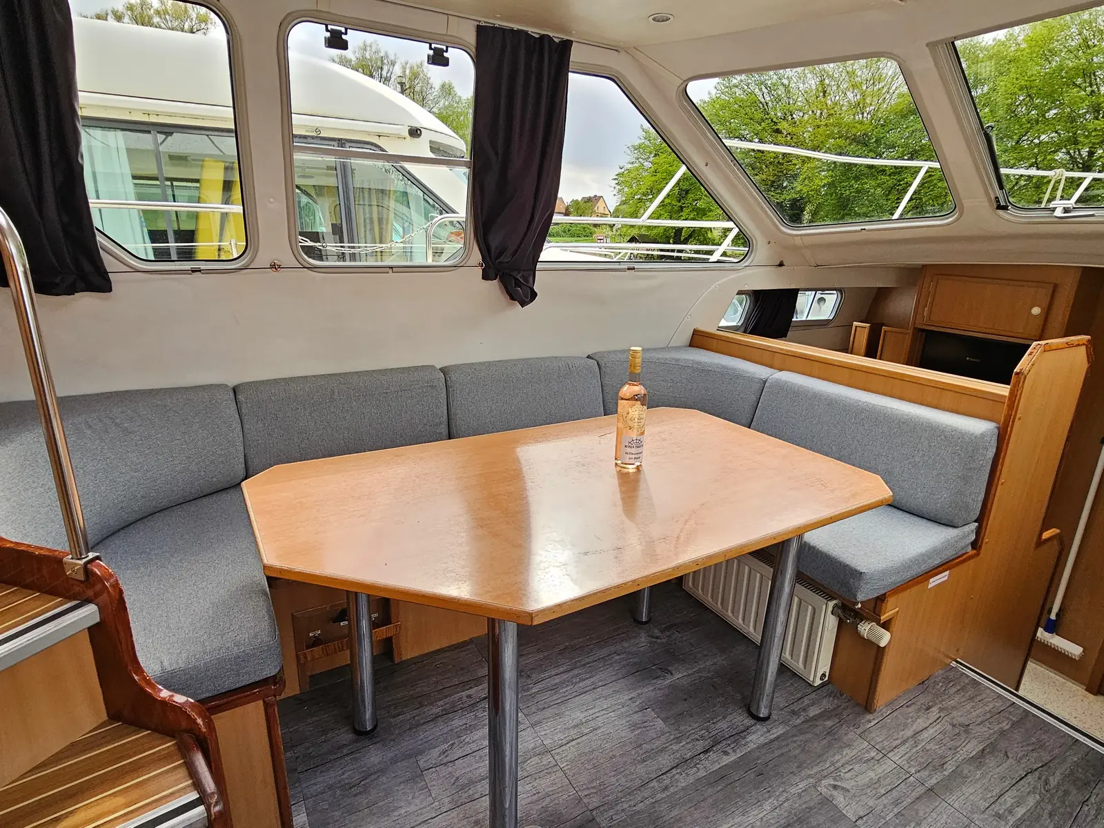 Artemis, Interior image