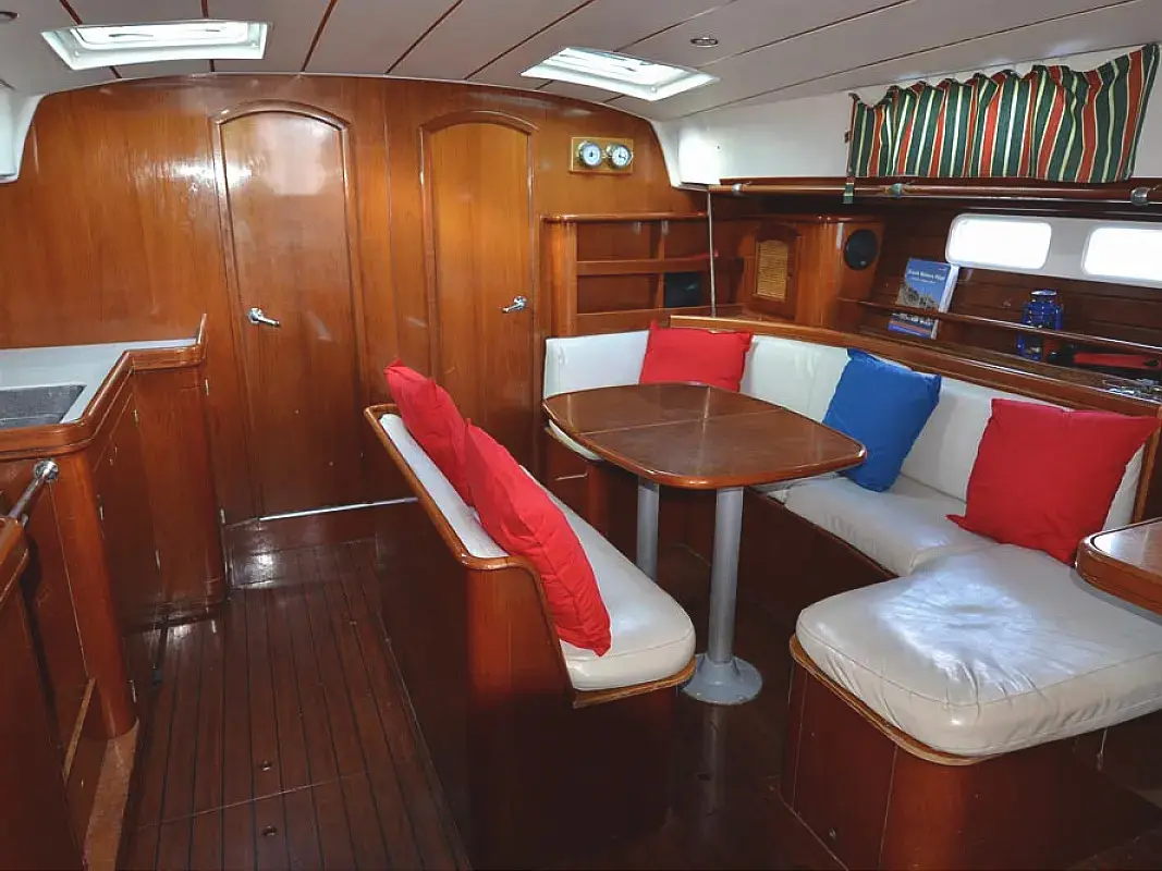 Seagul, Interior image