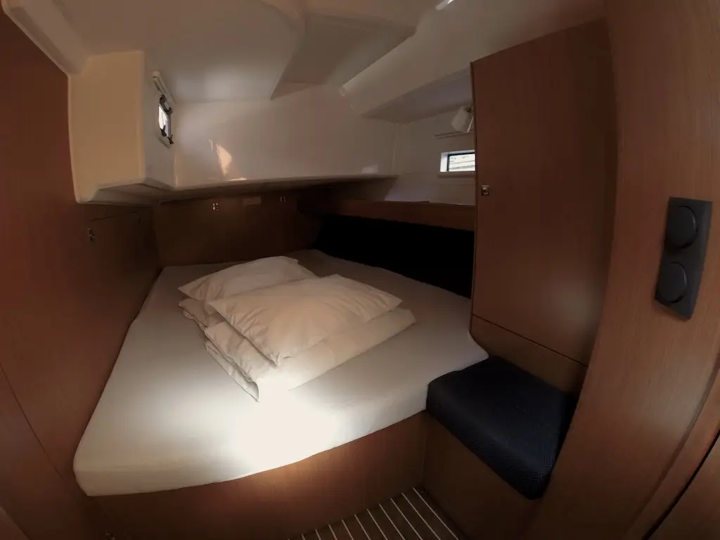 Eurydika, Interior image