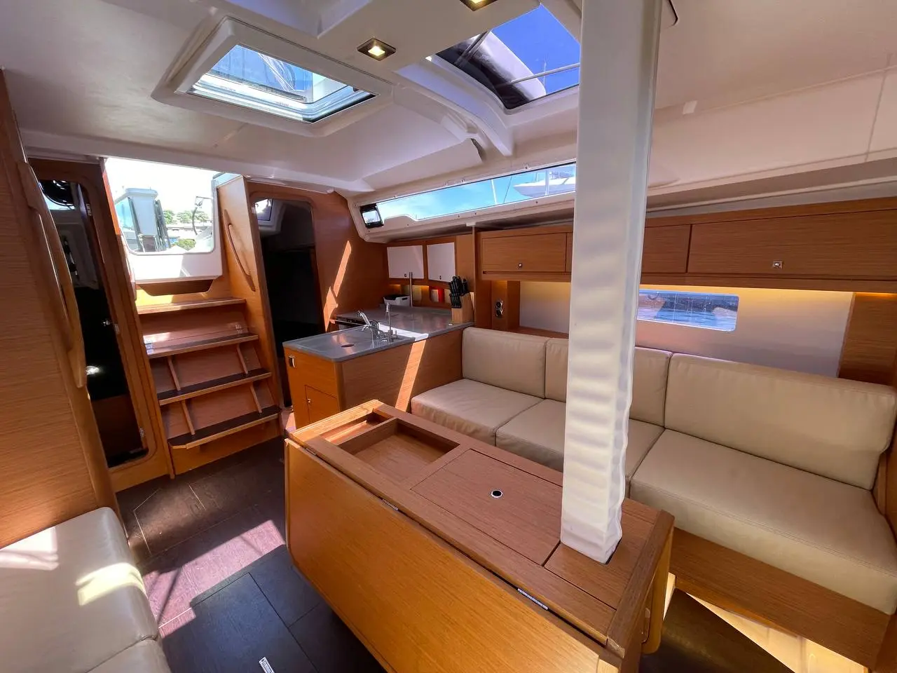Polygala, Interior image