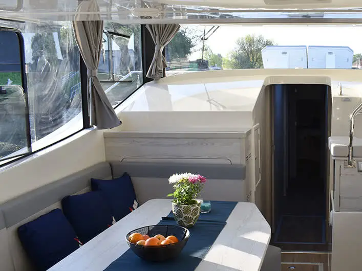 Horizon 5 - Premier 19, Interior image