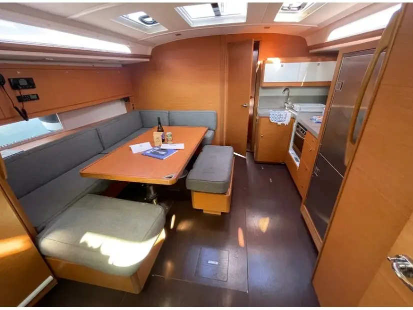 OPTASIA, Interior image