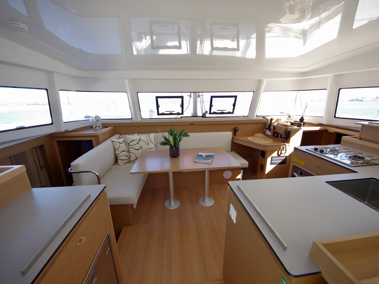 HELLENIC BREEZE, Interior image