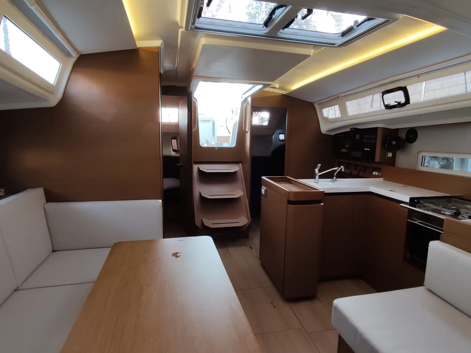 Camilleri, Interior image
