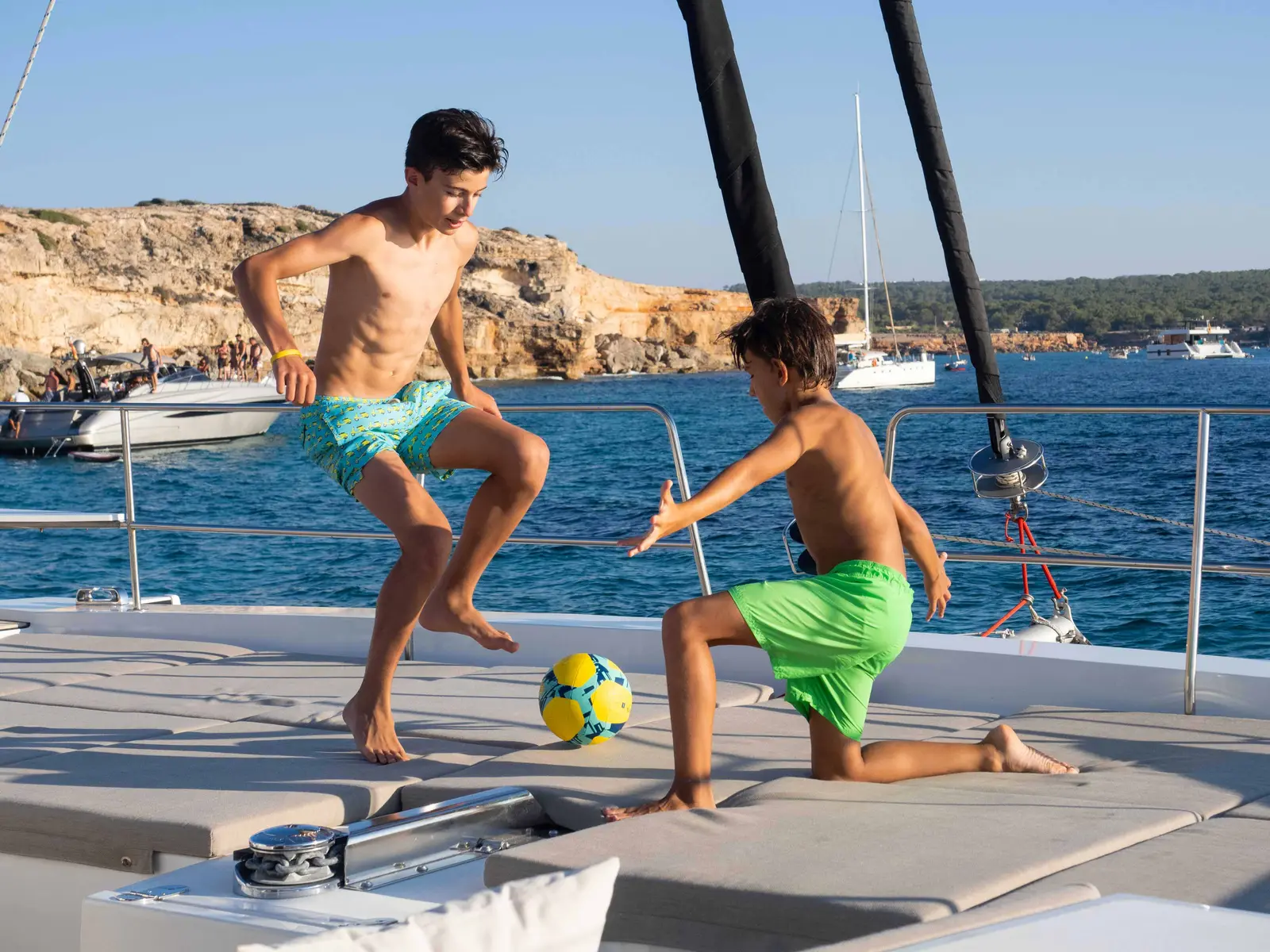 MIM OCEAN 2, Front cockpit football