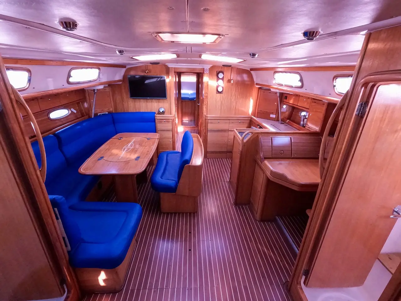 Big AS, Interior image