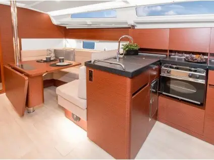 Medusa III, Interior image